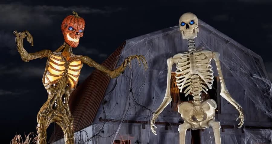 post-13+ Outdoor Halloween Games to Play for Adults and Kids 2025